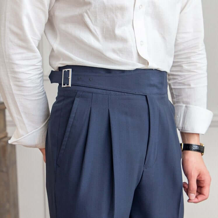 Herrenhose Elegant: Klassischer Schnitt mit Schnalle