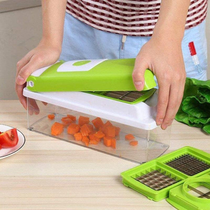 "12-in-1 Gemüse-Schneider: Weiß-Grünes Design, robustes Material, vielseitig einsetzbar zum sicheren Schneiden und Hacken."