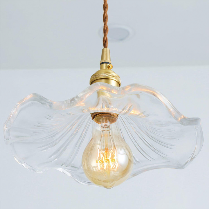 Elegante Glas-Pendelleuchte mit Hibiskusblüten