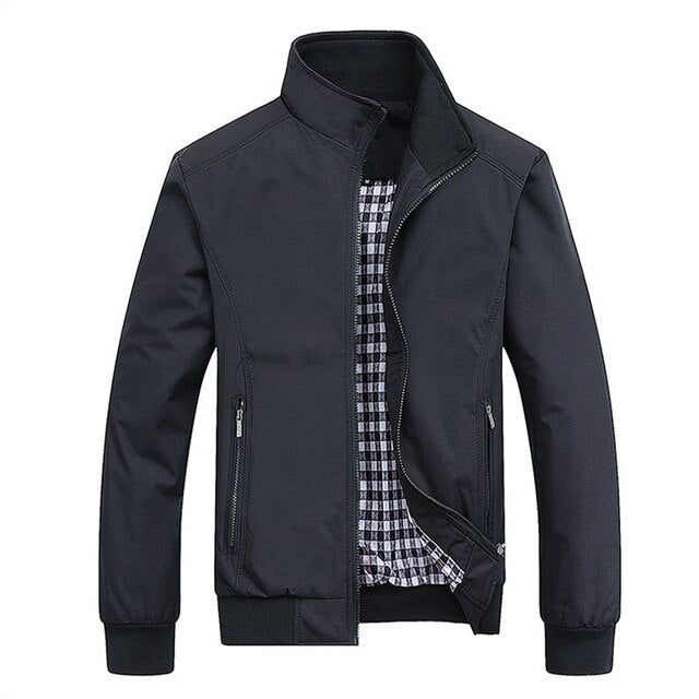 Schwarze Herren-Bomberjacke, Slim Fit, mit kariertem Innenfutter, Reißverschlusstaschen.