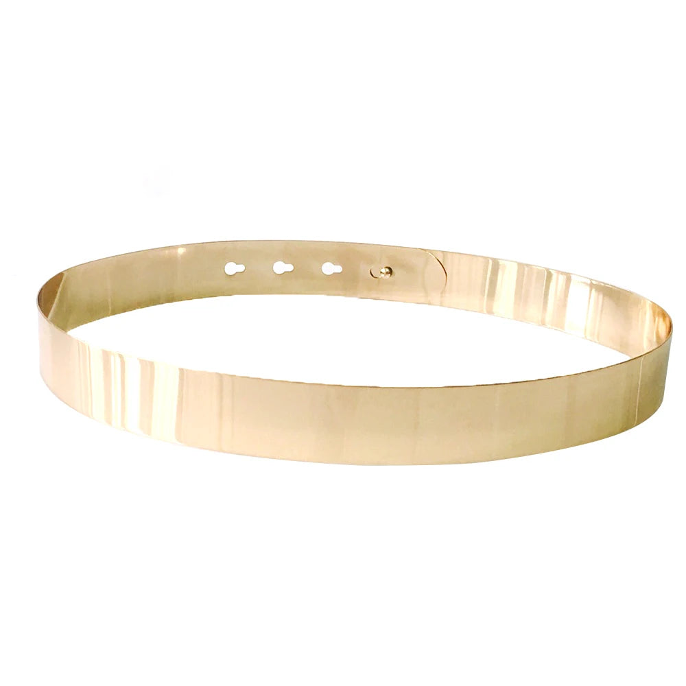 Goldener Metallgürtel, verstellbar, glänzend, modisches Accessoire für Damenmode.