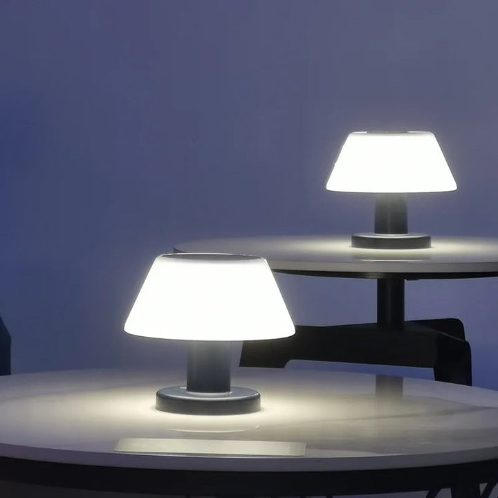Solarbetriebene Tischlampe für Innen- und Außenbereich