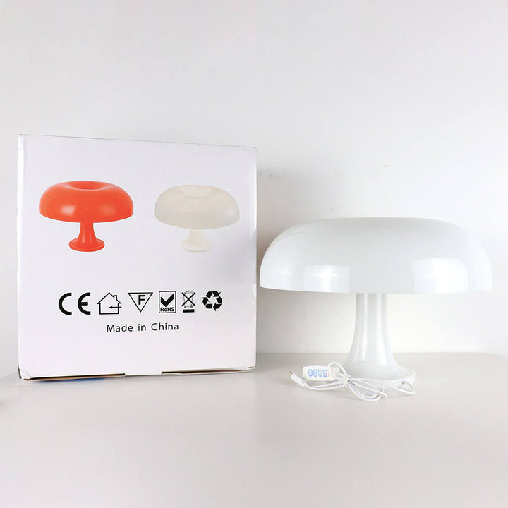 Minimalistische Tischlampe im skandinavischen Pilz-Stil