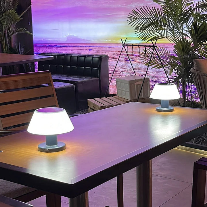 Solarbetriebene Tischlampe für Innen- und Außenbereich