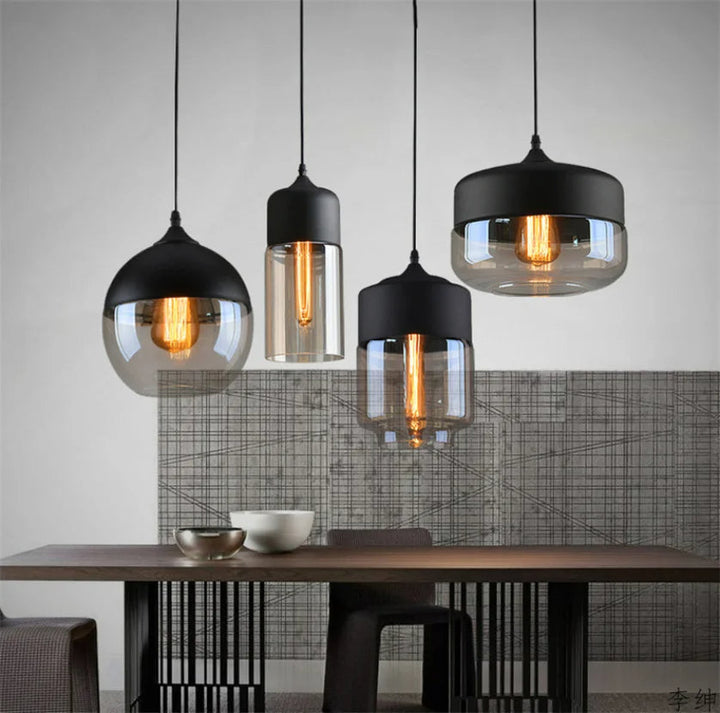 Luxuriöse Glas- und Holz-Pendelleuchte für stilvolles Ambiente