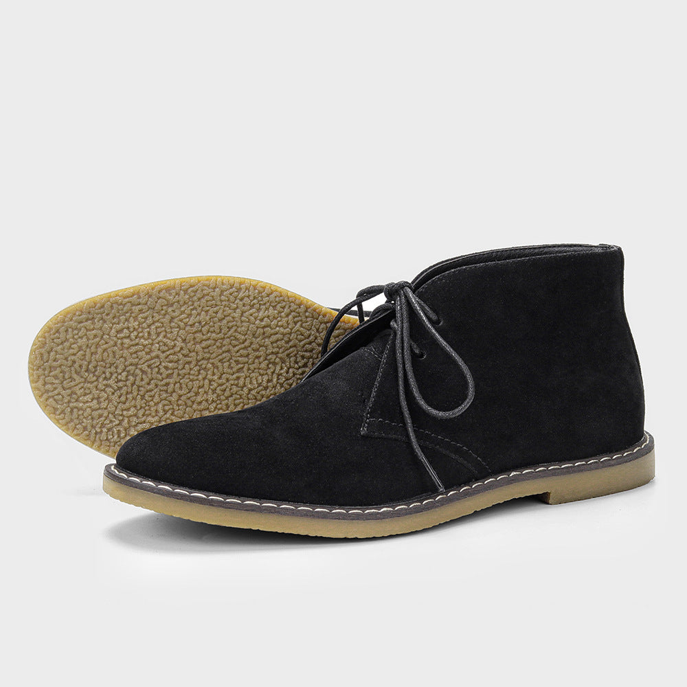 Schwarze Wildleder Desert Boots mit Schnürung und heller Gummisohle, Herrenmode.