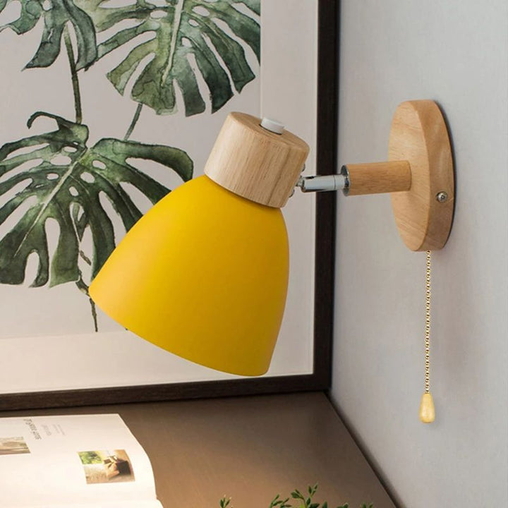 Skandinavische Wandlampe aus Holz für jedes Interieur