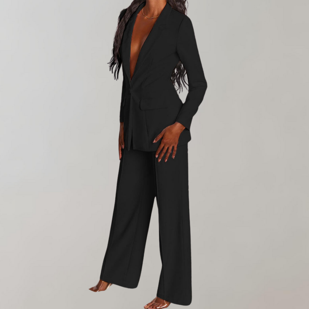 Schwarzer Damenanzug, Blazer und Hose, elegantes Design, Businessmode, formelle Kleidung.