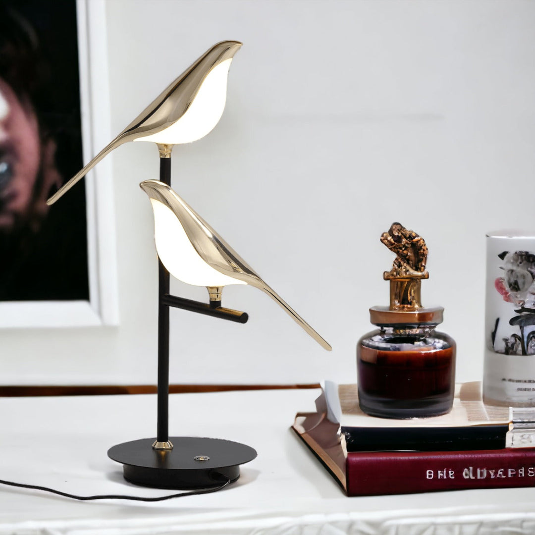 Moderne LED Tischlampe mit Gold Vögel Design
