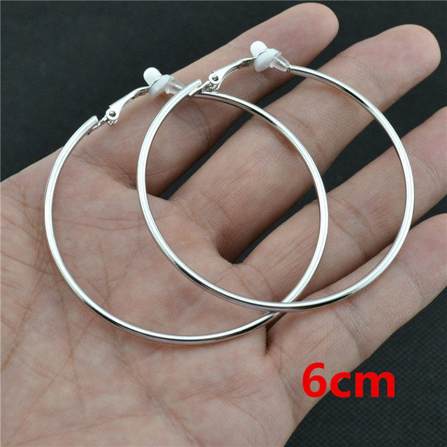 Silberne Clip-Ohrringe, 6 cm, kreisförmig, ohne Stecker, modisch, klassisch, trendig.