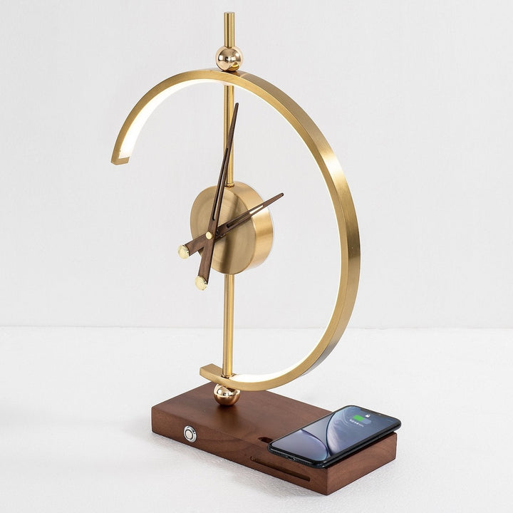 Elegante Tischlampe mit Ladegerät und Uhr