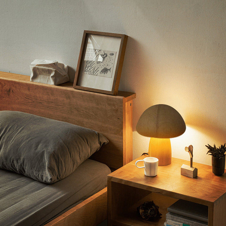 Wiederaufladbare Tischlampe aus Holz mit LED-Licht