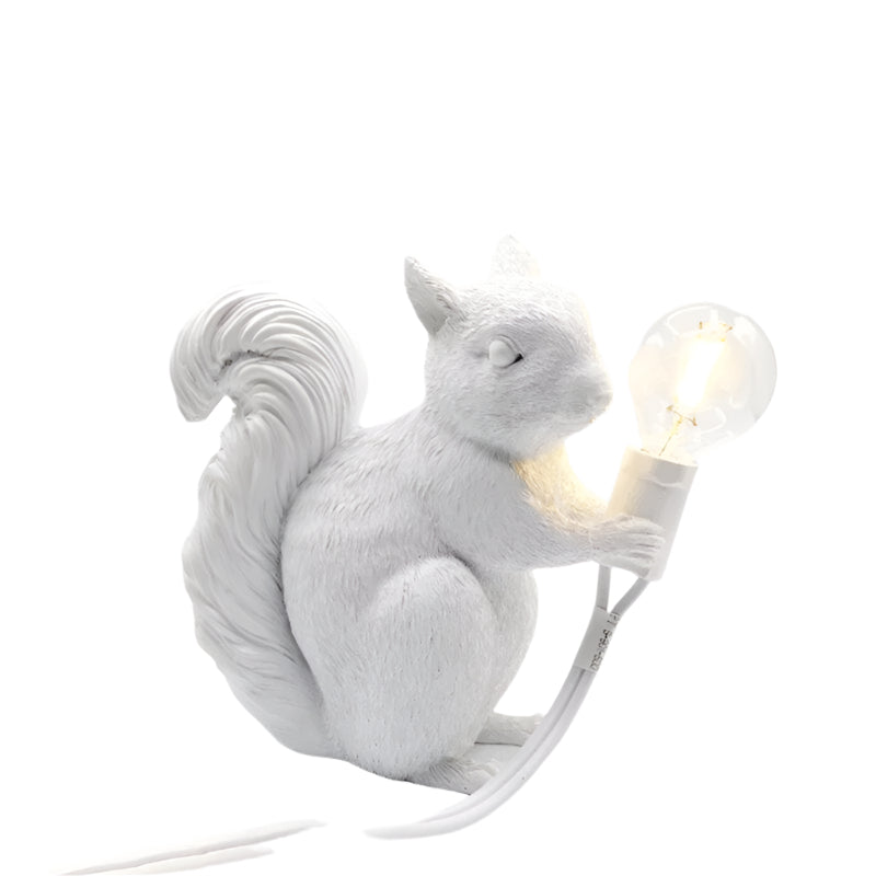 Nordische Designer Tischlampe mit Eichhörnchen-Motiv