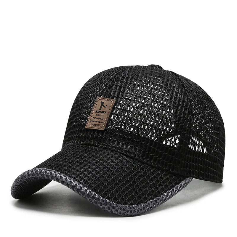 Schwarze Mesh-Baseballkappe, atmungsaktiv, mit grauem Rand und Lederetikett.