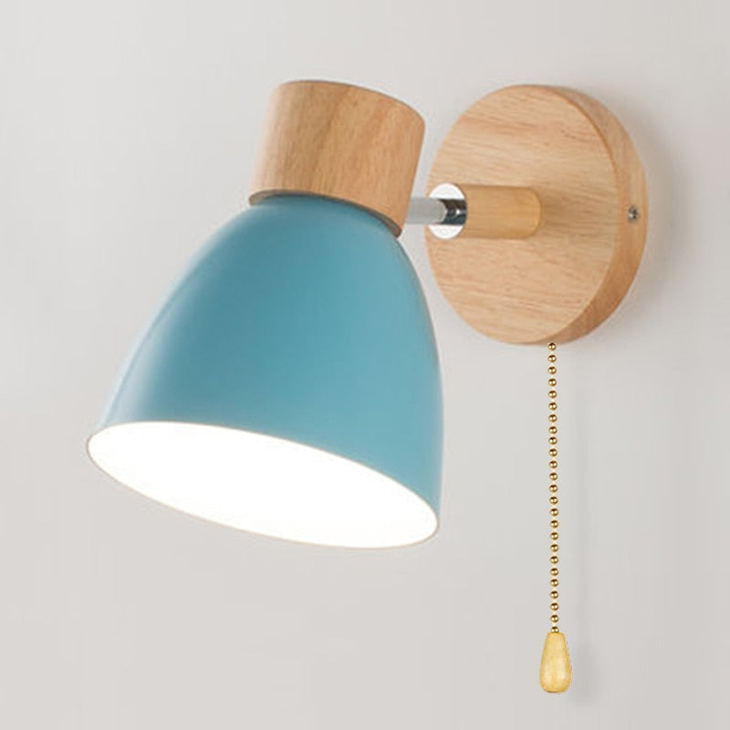 Skandinavische Wandlampe aus Holz für jedes Interieur