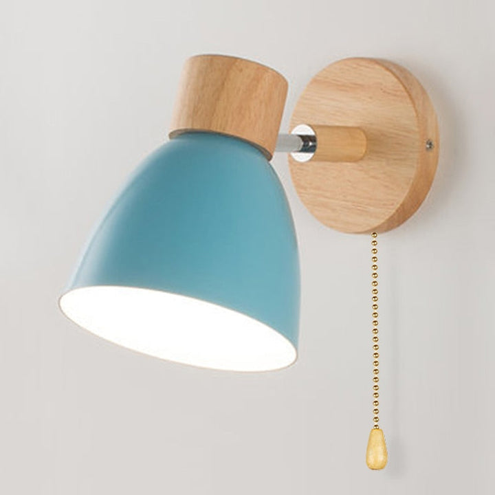 Skandinavische Wandlampe aus Holz für jedes Interieur