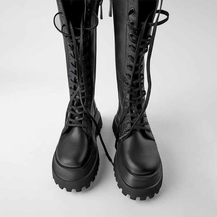 Hohe Damenstiefel Schwarz mit Schnürung und Tracksohle