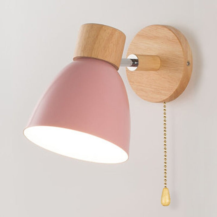 Skandinavische Wandlampe aus Holz für jedes Interieur