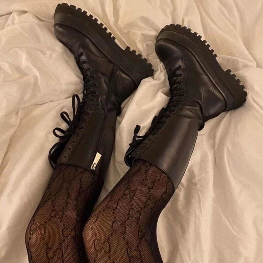 Hohe Damenstiefel Schwarz mit Schnürung und Tracksohle