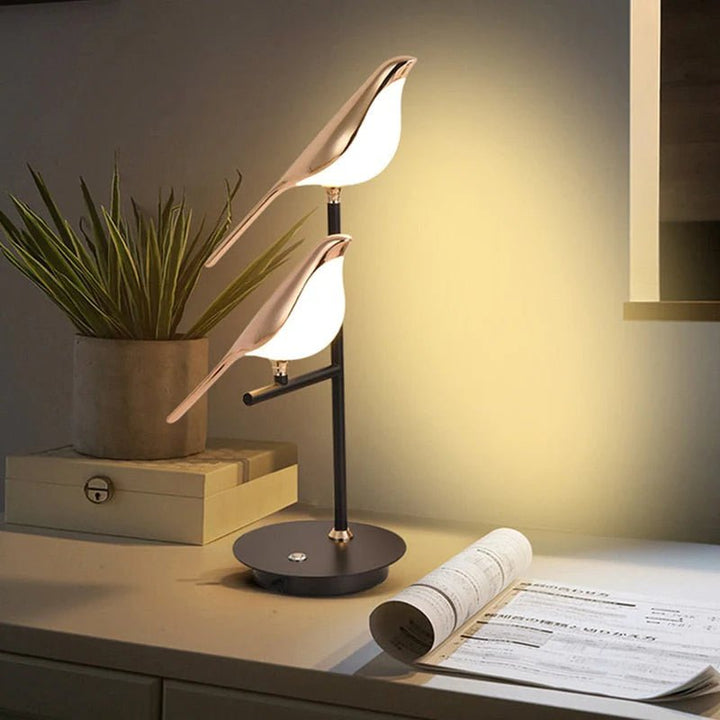 Moderne LED Tischlampe mit Gold Vögel Design