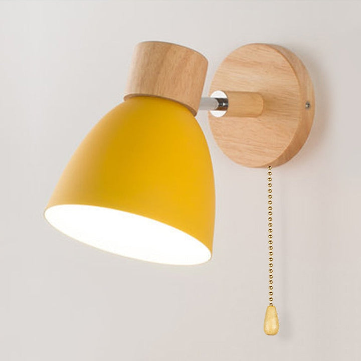 Skandinavische Wandlampe aus Holz für jedes Interieur