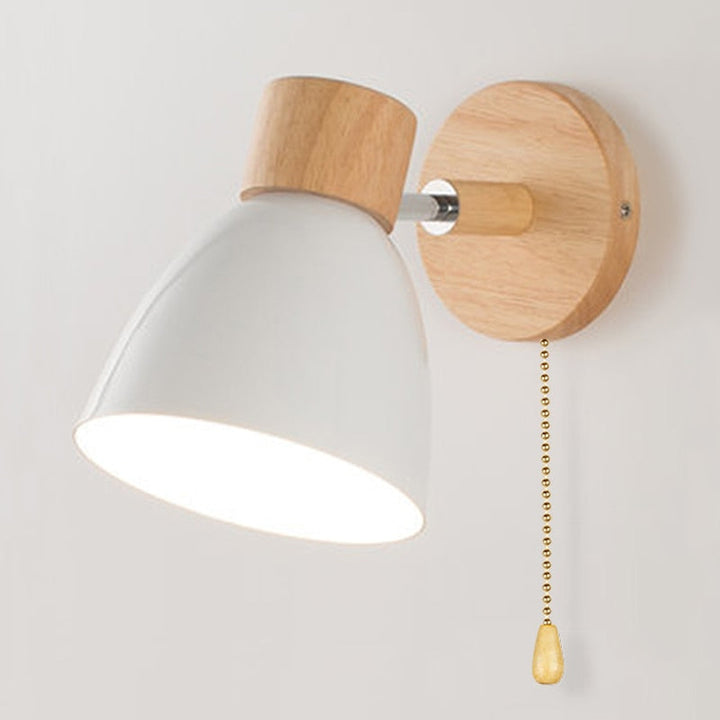Skandinavische Wandlampe aus Holz für jedes Interieur