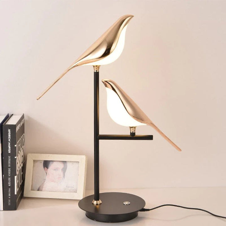 Moderne LED Tischlampe mit Gold Vögel Design