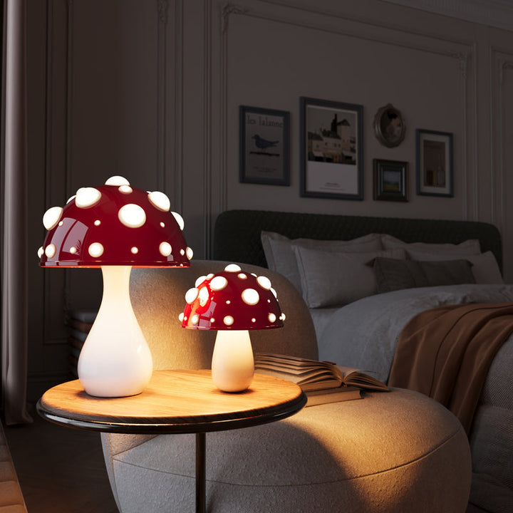 Kabellose LED-Tischleuchte im Amanita-Pilz-Design