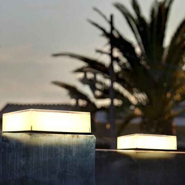 Moderne Flat Out Solarlampe für Außenbereich