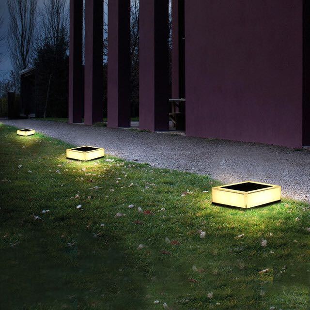 Moderne Flat Out Solarlampe für Außenbereich