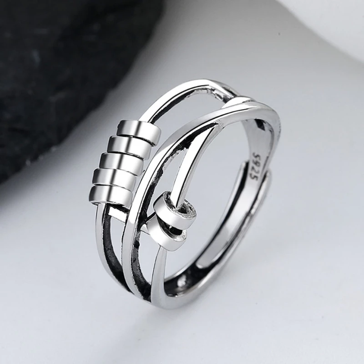 Silberner Edelstahlring mit modernem Design, verstellbar, für Damen und Herren.