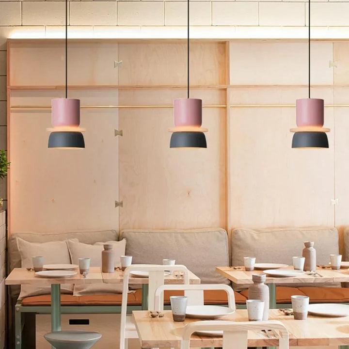 Farbblock-Pendelleuchte für moderne Innenräume