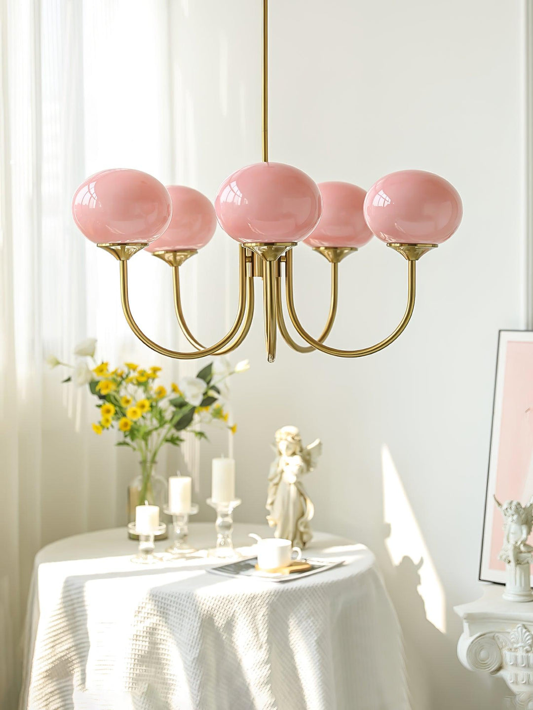 Rosa Kronleuchter mit goldenen Armen, modernes Design, Wohnzimmerbeleuchtung, Glaslampen.