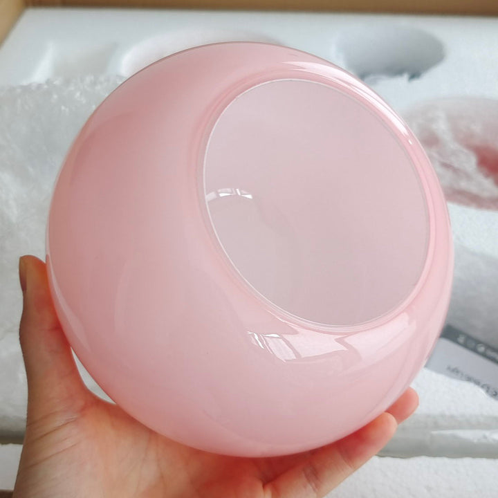 Rosa Glaslampe, kugelförmig, handgehalten, modernes Design, Beleuchtung, Inneneinrichtung.