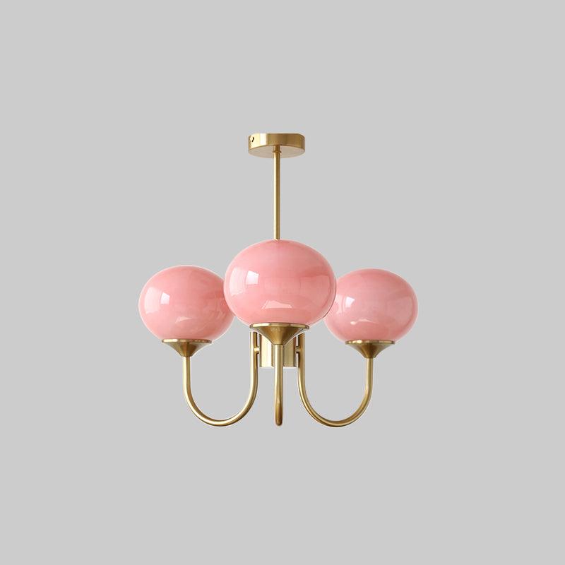 Rosa Kronleuchter mit drei Glaskugeln, goldene Halterung, modernes Design, Wohnzimmerbeleuchtung.