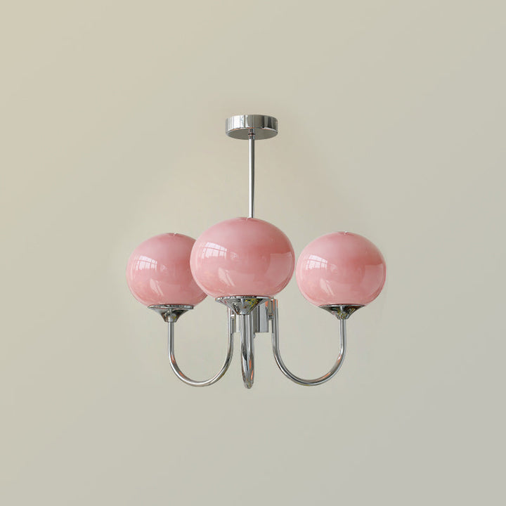 Rosa Kronleuchter mit drei Glaskugeln, modernes Design, Chromdetails, Wohnzimmerbeleuchtung.