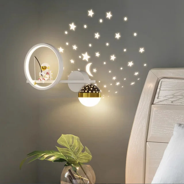 Moderne Kinderzimmer-Wandleuchte, LED, dimmbar, Sternmotiv, weiß, Schlafzimmer-Dekor.
