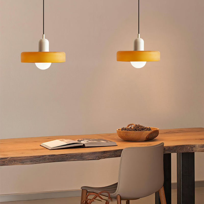 Bauhaus-Pendelleuchte aus farbigem Glas für moderne Inneneinrichtung