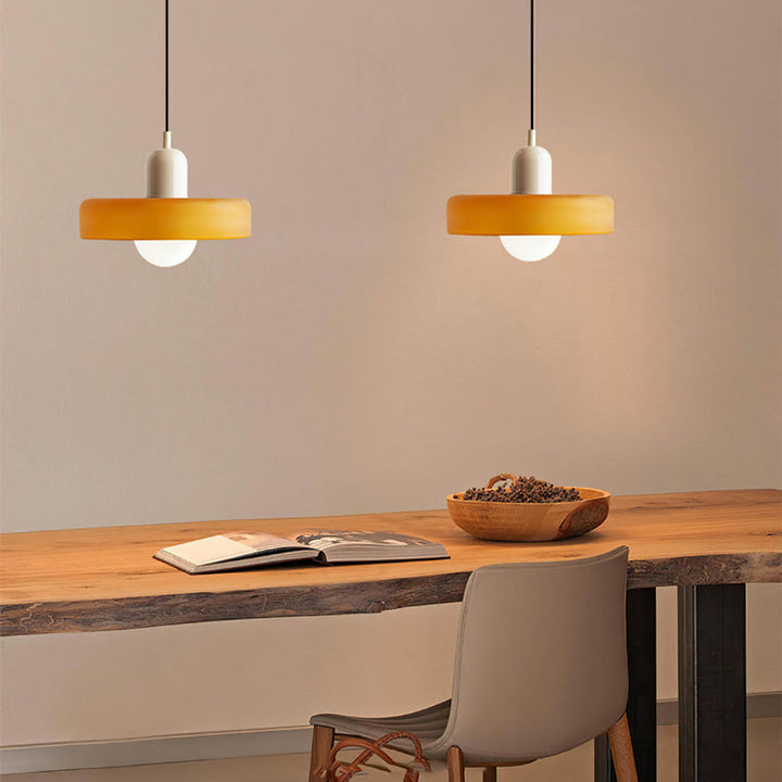 Bauhaus-Pendelleuchte aus farbigem Glas für moderne Inneneinrichtung