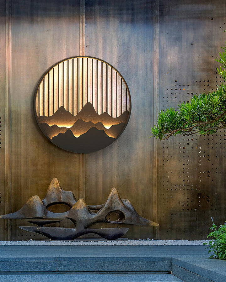 Moderne Outdoor Wandleuchte mit Bergmotiv
