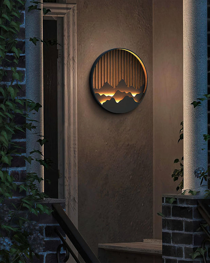 Moderne Outdoor Wandleuchte mit Bergmotiv