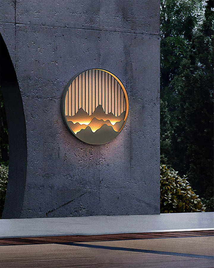 Moderne Outdoor Wandleuchte mit Bergmotiv