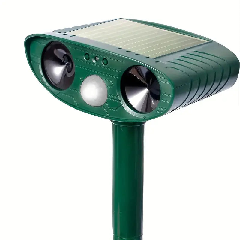 Grüner Ultraschall-Katzenvertreiber mit Solarpanel für den Außenbereich.