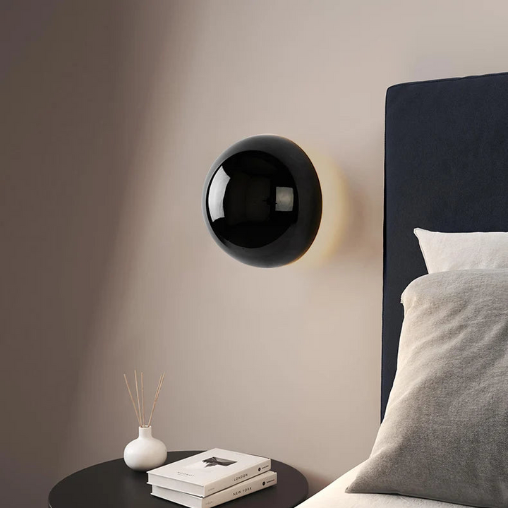 Moderne Bauhaus Wandleuchte mit mittelalterlichem Flair