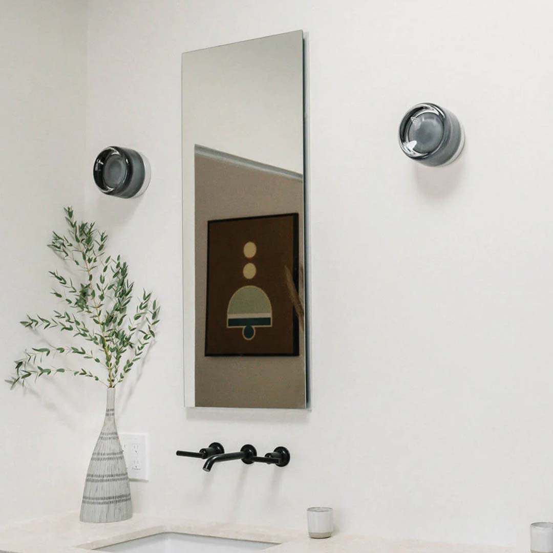 Moderne Dimple Sconce Wandlampe aus Acryl und Aluminium
