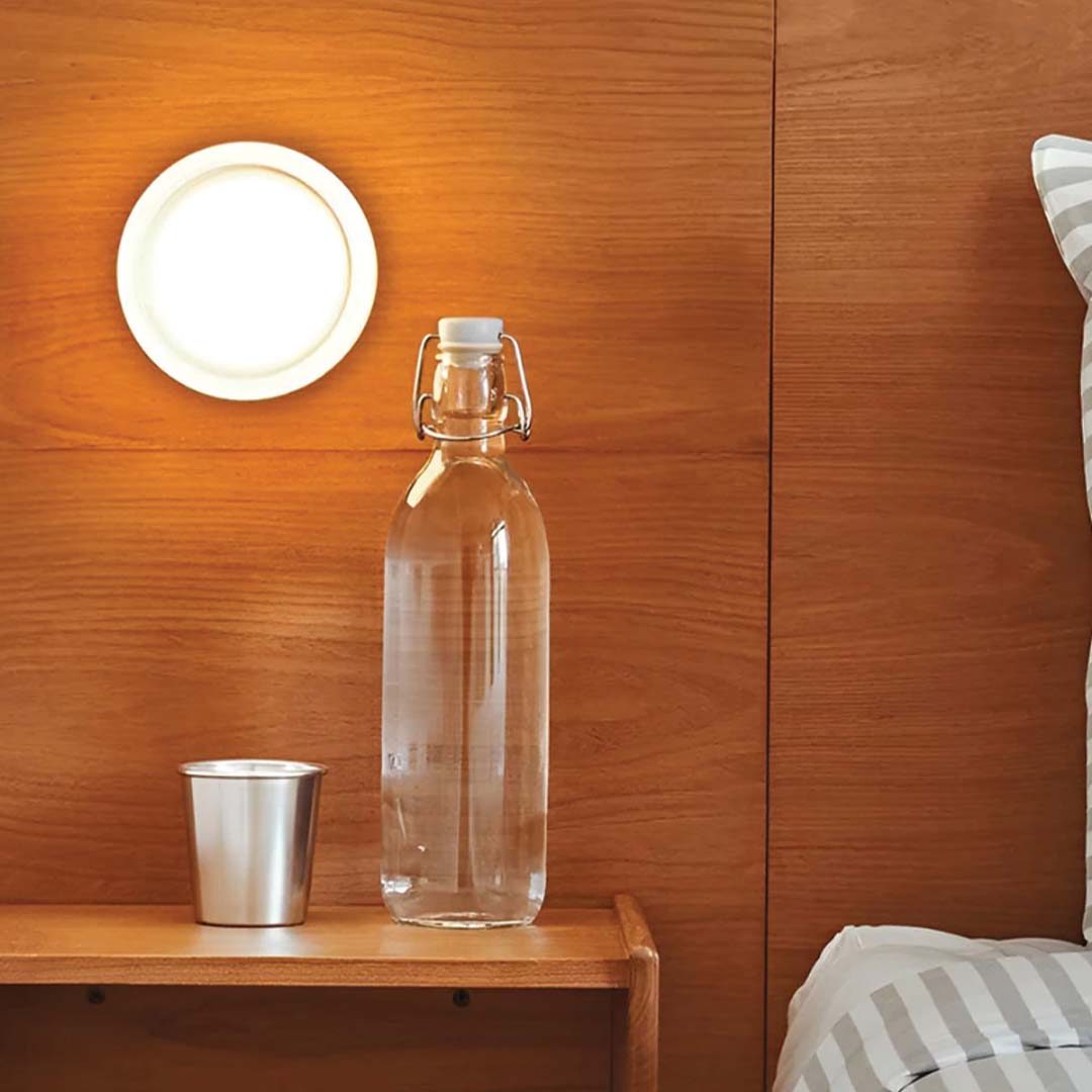 Moderne Dimple Sconce Wandlampe aus Acryl und Aluminium
