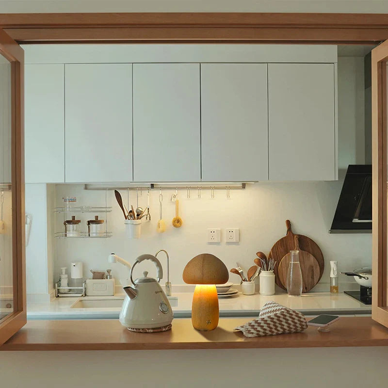 Wiederaufladbare Tischlampe aus Holz mit LED-Licht