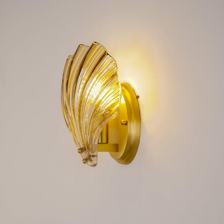 Elegante Muschel-Wandleuchte für nautisches Ambiente