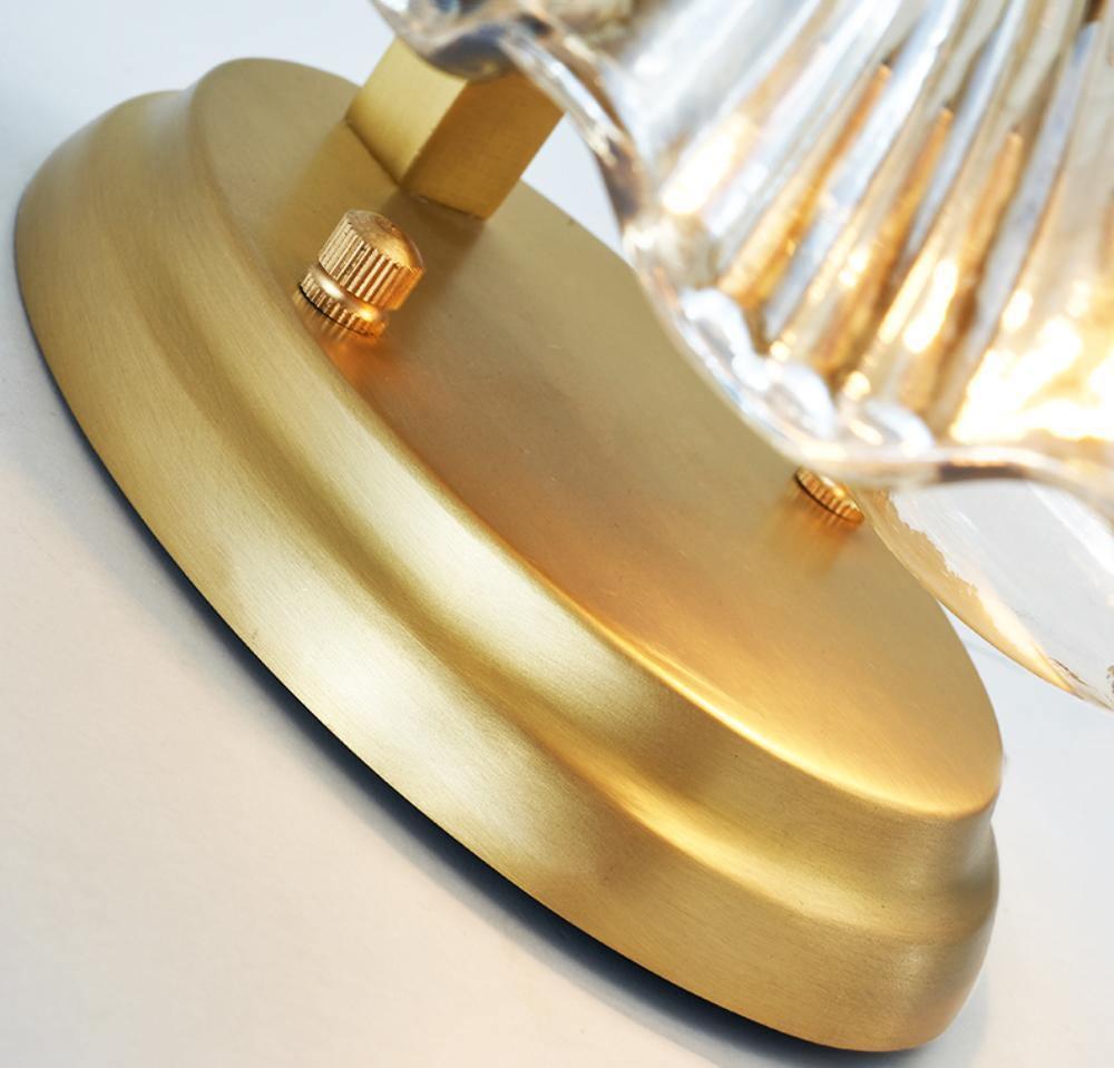 Elegante Muschel-Wandleuchte für nautisches Ambiente