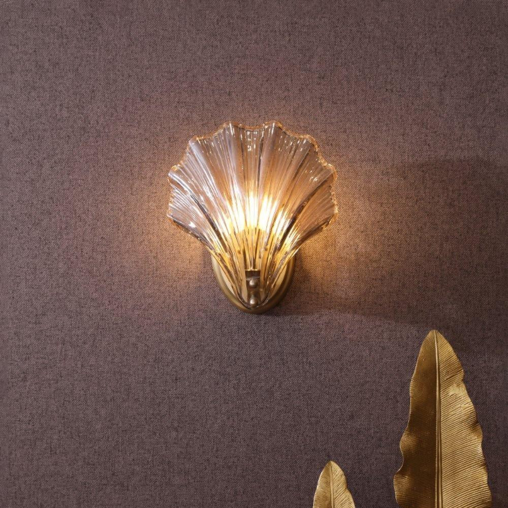 Elegante Muschel-Wandleuchte für nautisches Ambiente